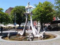 Fontaine de l'artiste Peter Lenk dans Überlingen